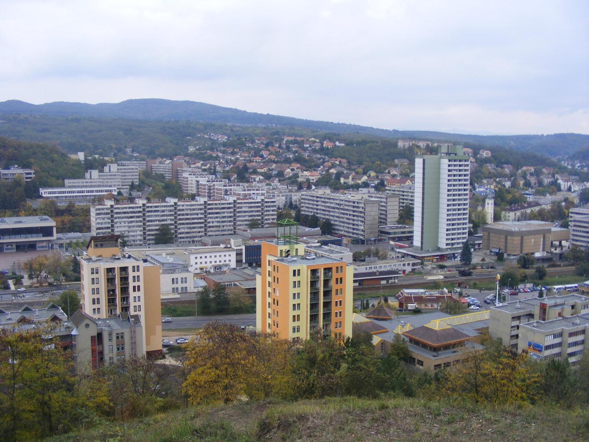 Goldapartman Salgótarján Esterno foto
